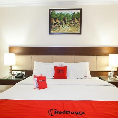 מלון Wonotjolo Reddoorz Premium @ Raya Nginden מראה חיצוני תמונה