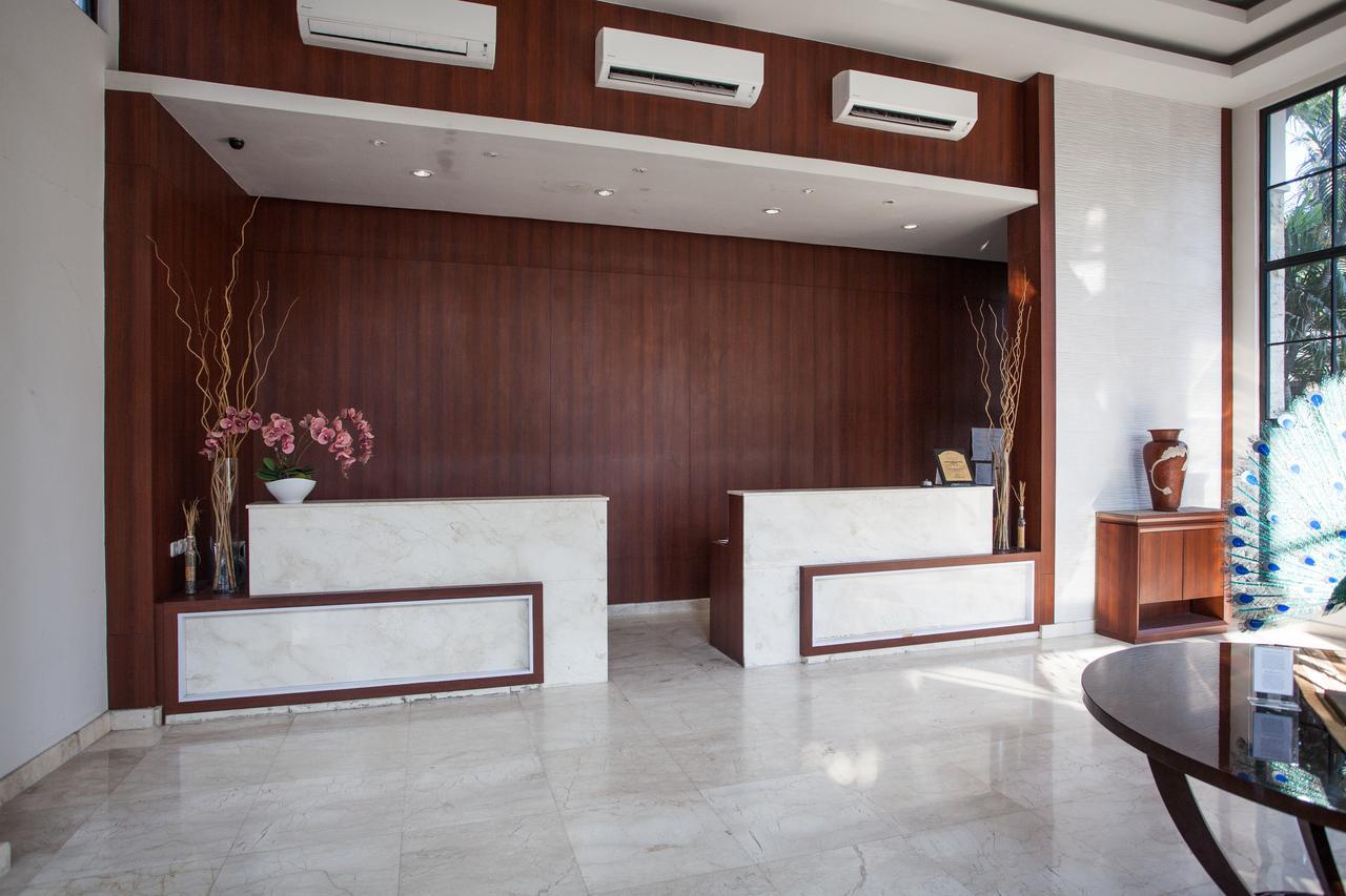 מלון Wonotjolo Reddoorz Premium @ Raya Nginden מראה חיצוני תמונה