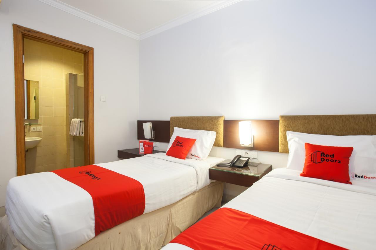 מלון Wonotjolo Reddoorz Premium @ Raya Nginden מראה חיצוני תמונה