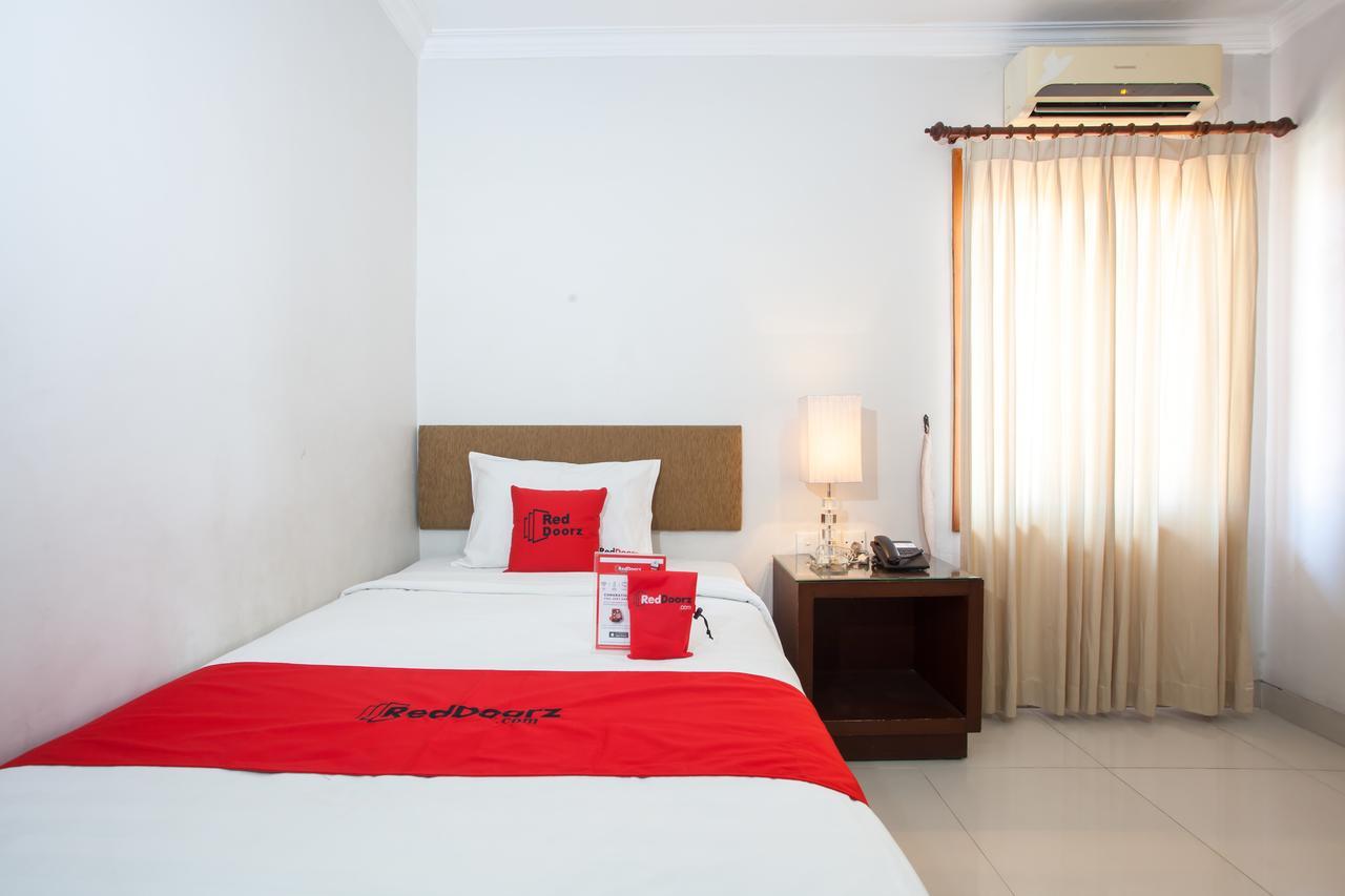 מלון Wonotjolo Reddoorz Premium @ Raya Nginden מראה חיצוני תמונה