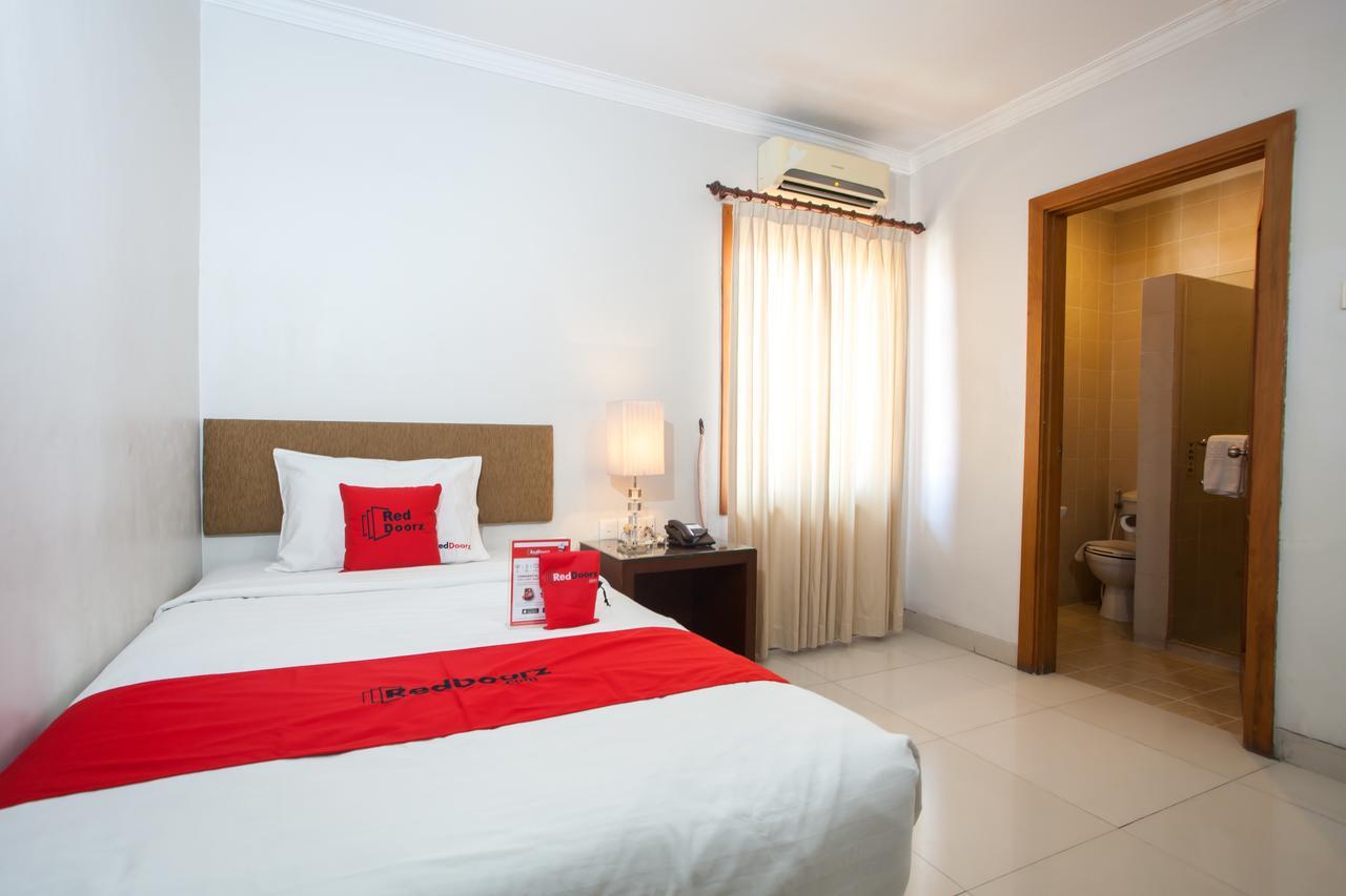 מלון Wonotjolo Reddoorz Premium @ Raya Nginden מראה חיצוני תמונה