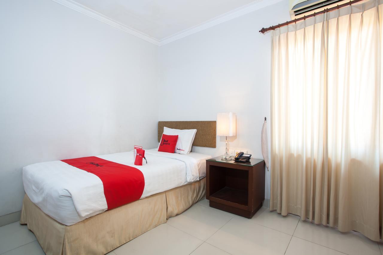 מלון Wonotjolo Reddoorz Premium @ Raya Nginden מראה חיצוני תמונה