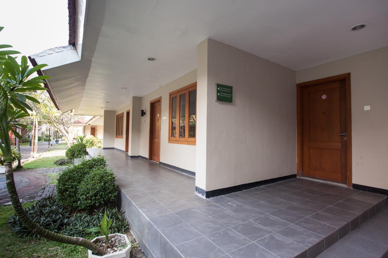 מלון Wonotjolo Reddoorz Premium @ Raya Nginden מראה חיצוני תמונה