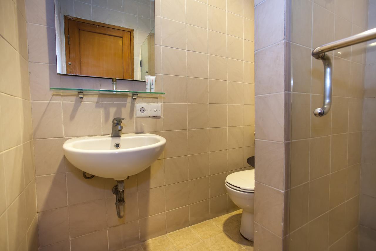 מלון Wonotjolo Reddoorz Premium @ Raya Nginden מראה חיצוני תמונה