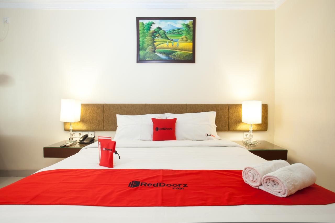 מלון Wonotjolo Reddoorz Premium @ Raya Nginden מראה חיצוני תמונה